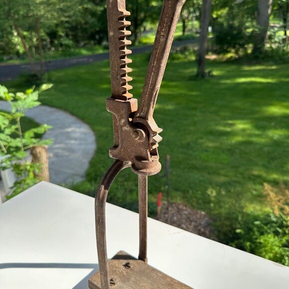 #1918 VINTAGE BOTTLE CAPPER  FOR BEER, ROOT BEER ETC - Picture 9 of 11